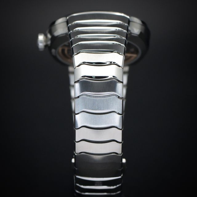 H. Moser and Cie Streamliner 6201-1201 Image 2